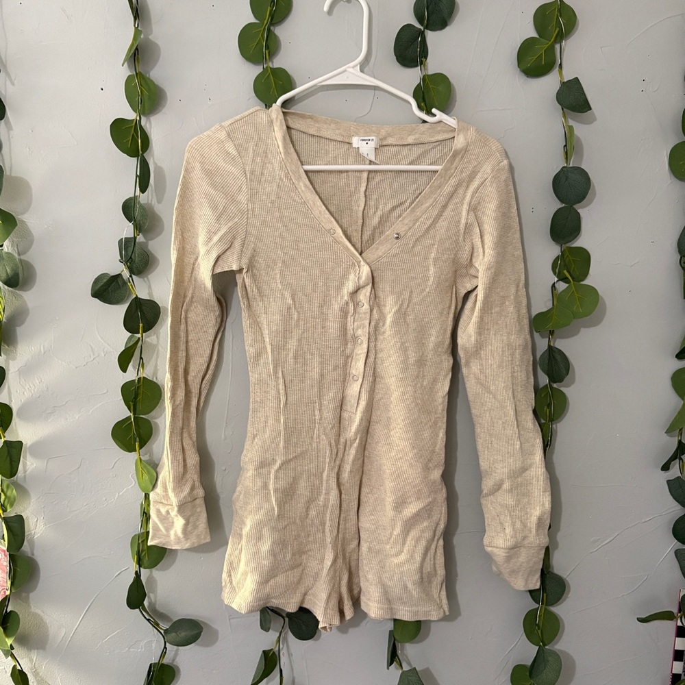 Forever 21 Cream V-neck 3/4 Sleeve Fitted Bodysuit